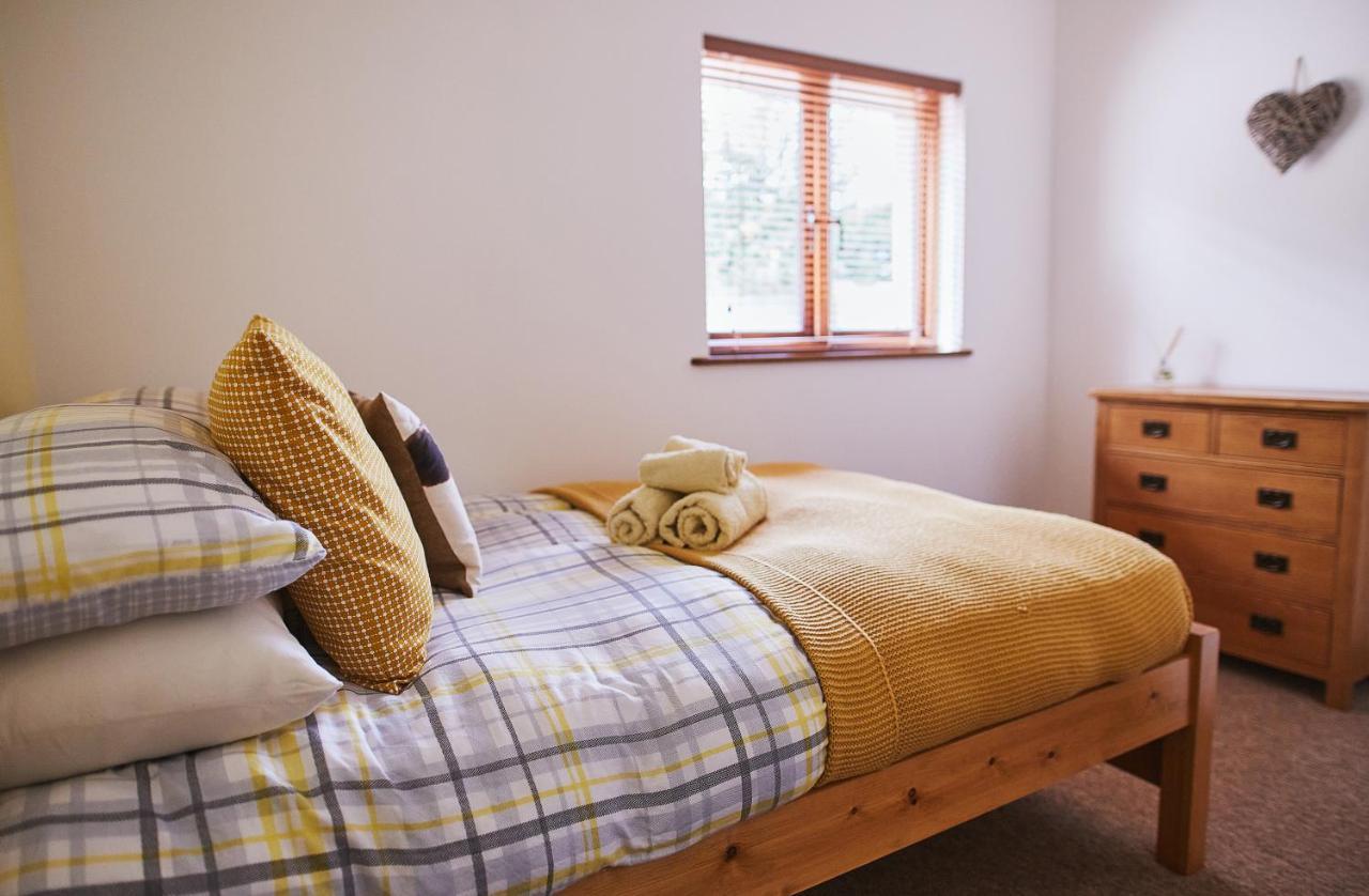 The Old Dairy - Boutique Countryside Cottage At Harrys Cottages Pen-y-Clawdd Kültér fotó